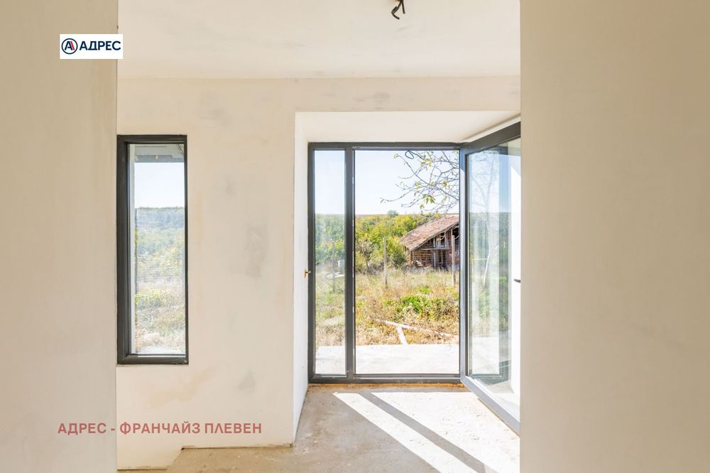 Къща в Плевен, област-с.Пелишат площ 150 цена 115000