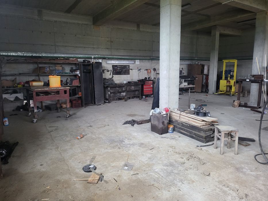 Închiriez hala industriala, atelier auto sau spatiu depozitare 300 m