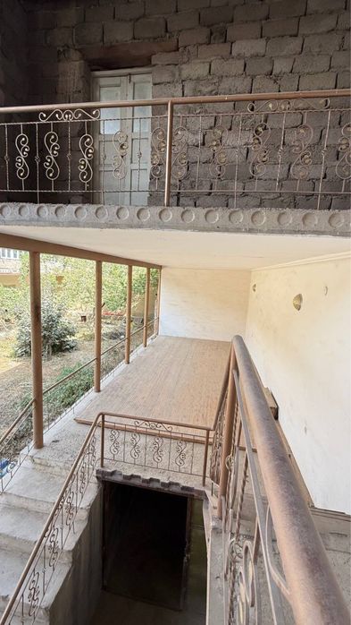 Уй сотилади, Шахар марказида,  7 сотох 2 каватли 10 хоналик