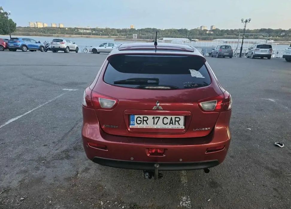 Vând mitubishi lancer an2010