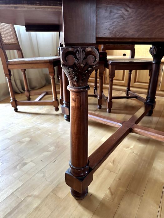 масивна дървена маса със столове 8 бр.