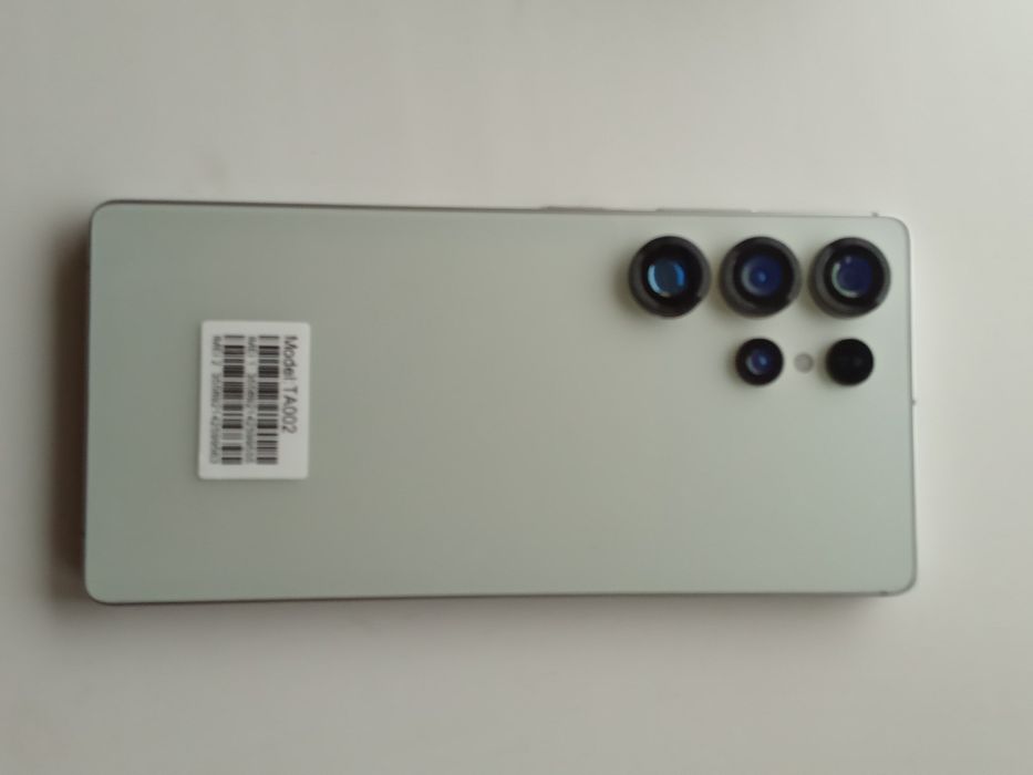 Продам смартфон новый с гарантией