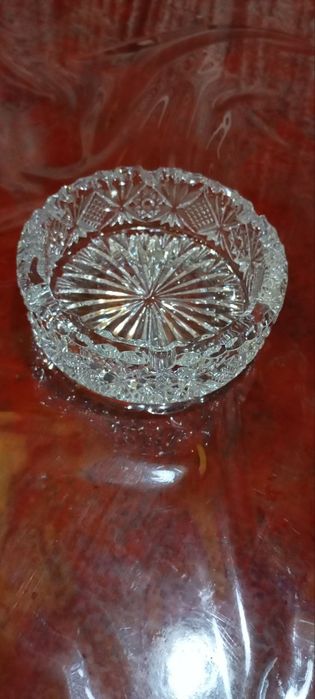 Хрусталлар сотилади.