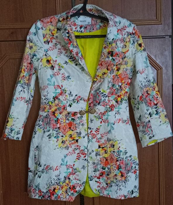 Женские пиджаки.