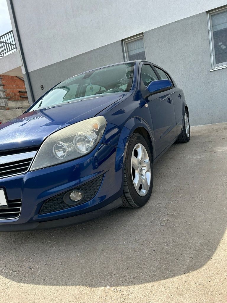 Vând Opel Astra h 1.9