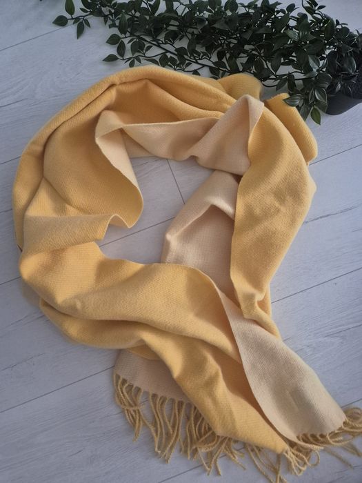 NOU fular gros 2 fete galben si crem