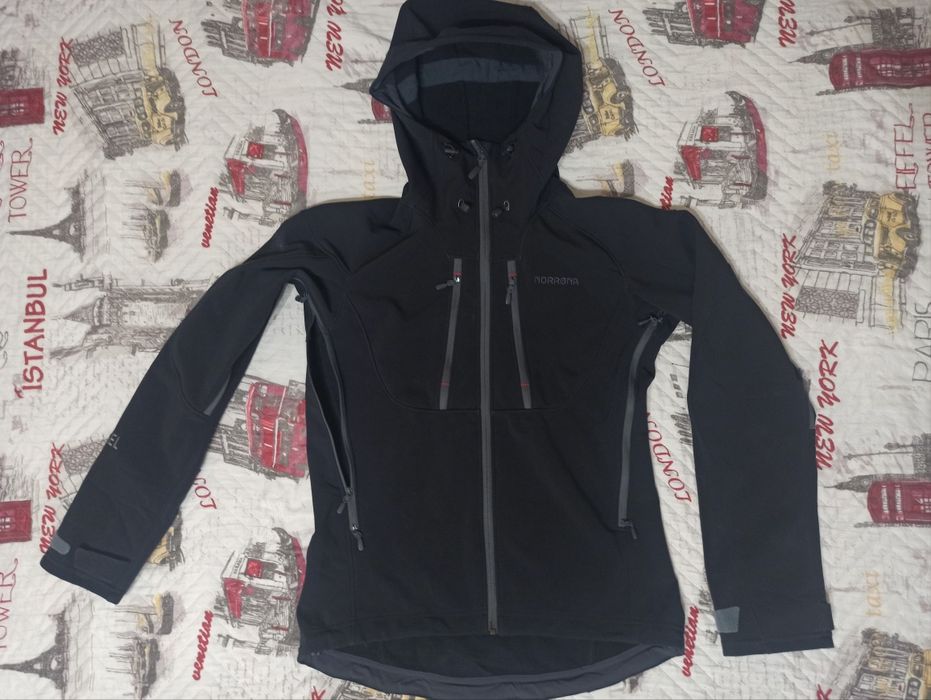 Norrona дамско яке М