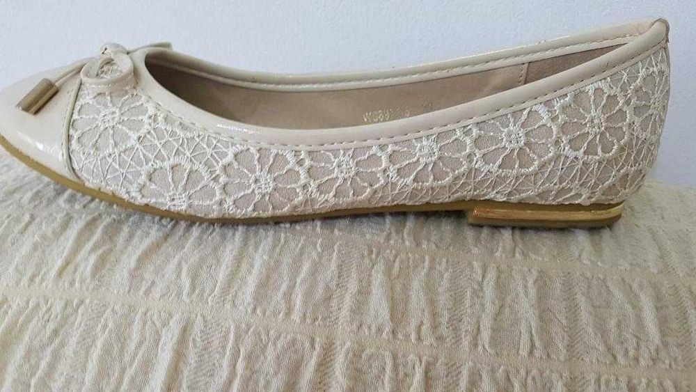 Balerini dama bej (model dantela)