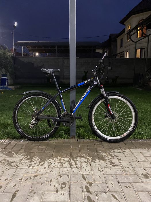 Продаю француский велосипед.Рама его cronus,ему всего 4 5 месяца новый