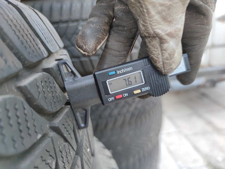 4бр Зимни Гуми 235 60 17 - Bridgestone -