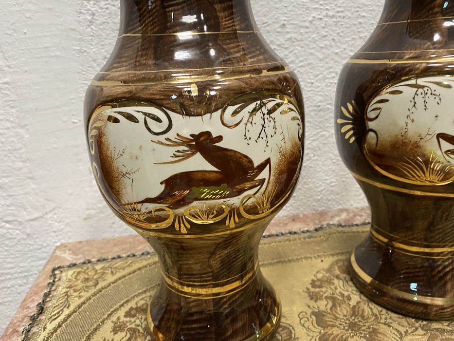 Чифт белгийски вази от порцелан ловен мотив