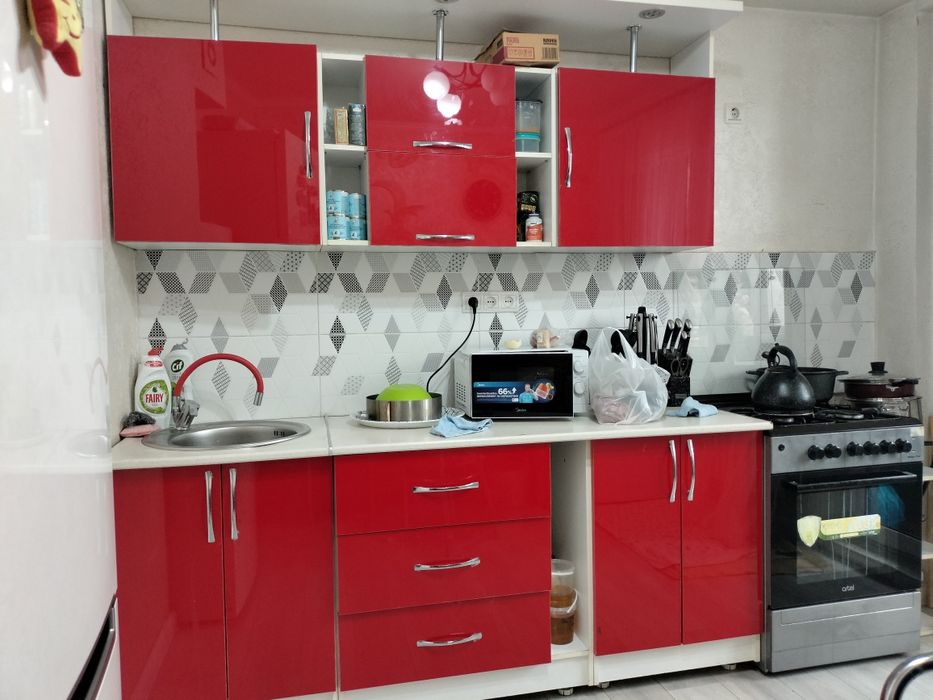 Мебель кухонный , красный акрил