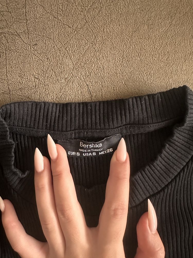 Черна рокля Bershka