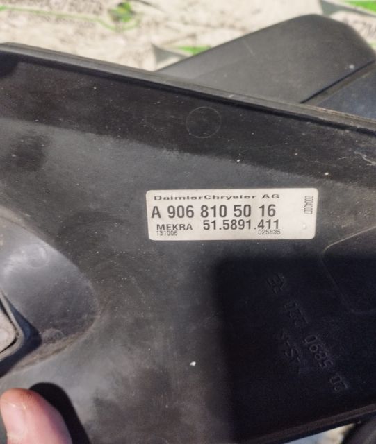 Oglinda dreapta ARE DEFECTE Mercedes-Benz Sprinter a 2-a generatie 90