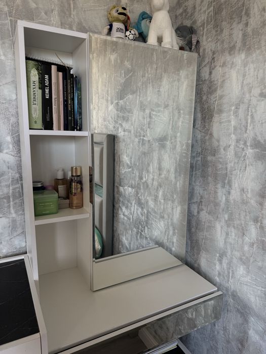 Продам туалетный стол