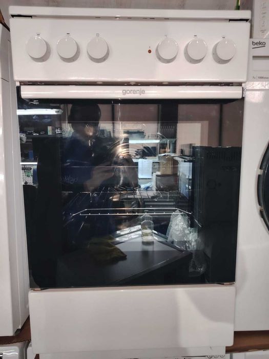 Продам б/у Электрическую плиту Gorenje GEC5A41WG белую