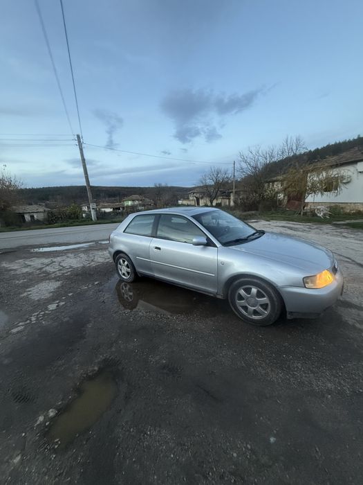 Audi a3 1.8i 125hp Само за части пали и върви