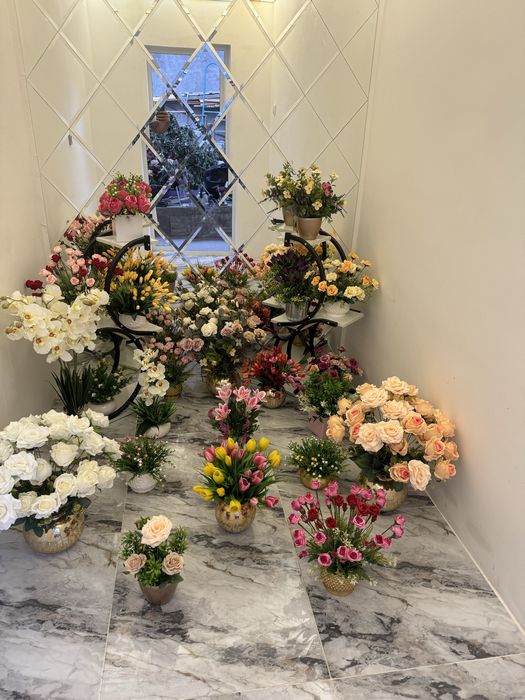 Gular bor turli xildagi suniy gular