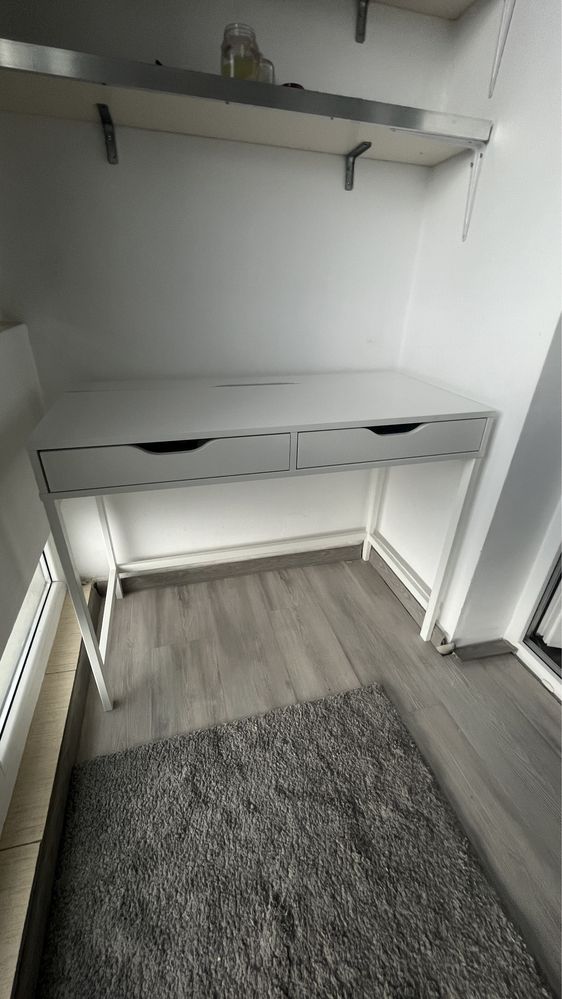 Birou alb din lemn ikea