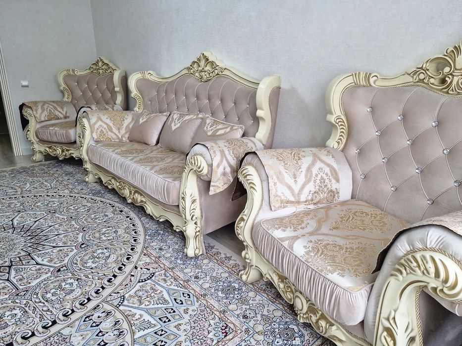 Диван и ,2 кресла