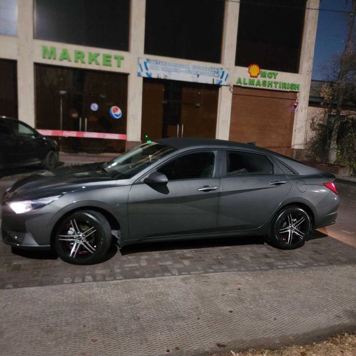 Hyundai Elantra сотилади.
