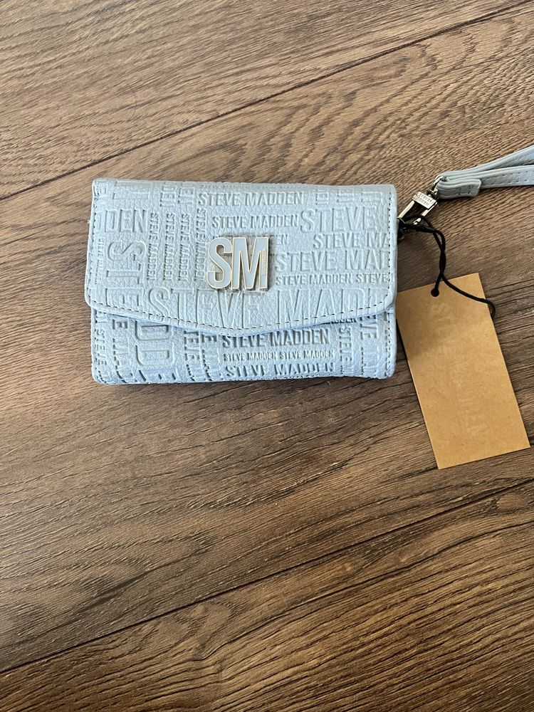 Чанти, раници и портмонета на марките Guess, Tommy Hilfiger и Steve M
