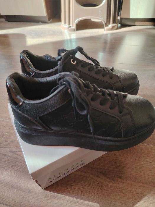 ДВА ЧИФТА Дамски кецове НОВИ