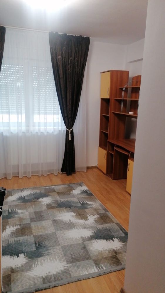 Apartament cu 3 camere de închiriat, bloc nou, zona ultracentrală