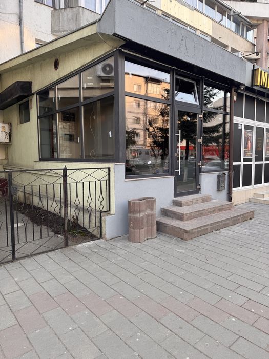 Inchiriez spatiu comercial 85 mp, Botosani, Primăverii, la stradă