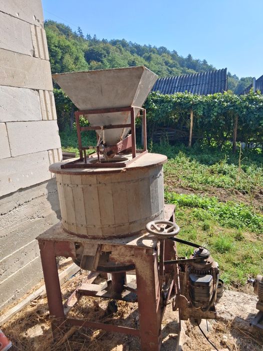 Vând moara pe piatra