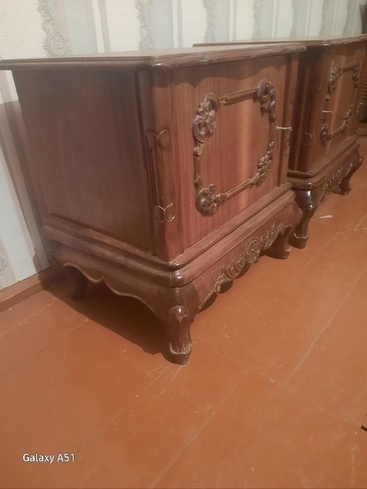 Продаются румынский прикроватные тумбы