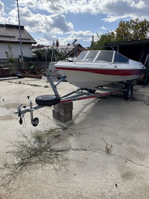 Vand peridoc si  barca