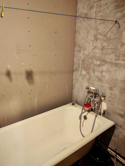 Продаю Посёлок Улугбек,3 комнатная Своя.Срочно