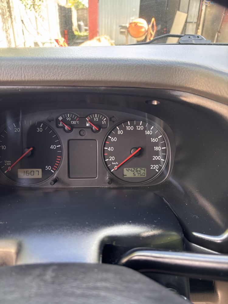 Vw t4 caravelle 9 locuri acv 102 cp an 2002