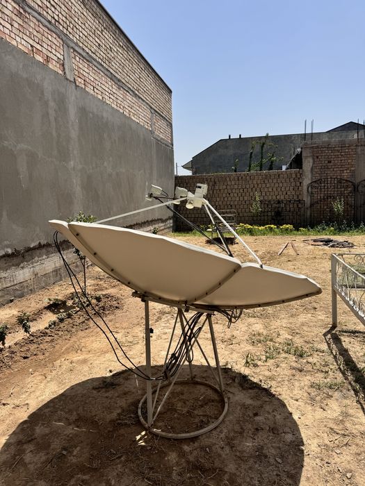 Продается Параболическая антенна вместе со стойкой