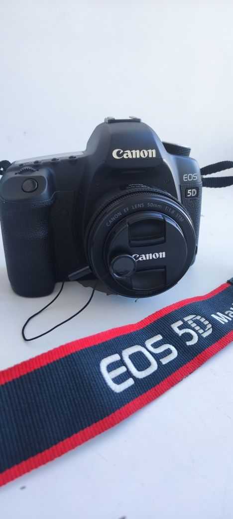 Продам фотоаппарат Canon 5D Markll+50mm 1.8