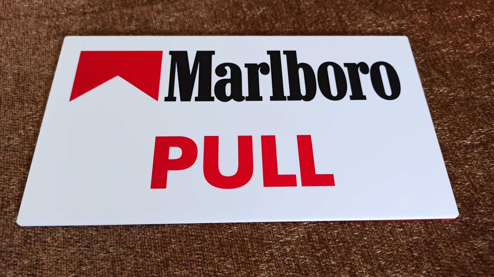 Оригинални рекламни материали Marlboro