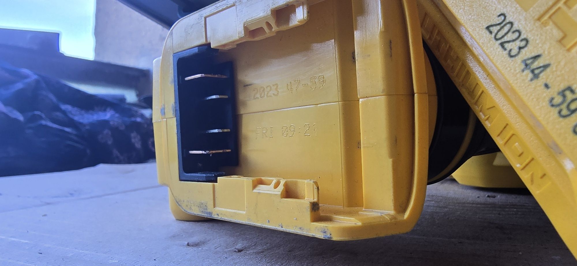 Dewalt DCN695 pistol cuie brushless 2023