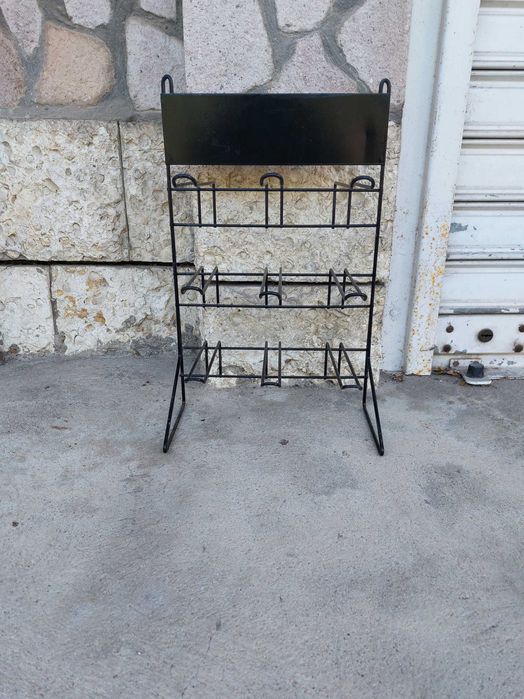 Продавам различни видове стелажи