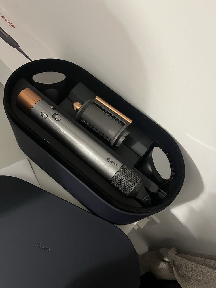 Dyson airwrap като чисто нов