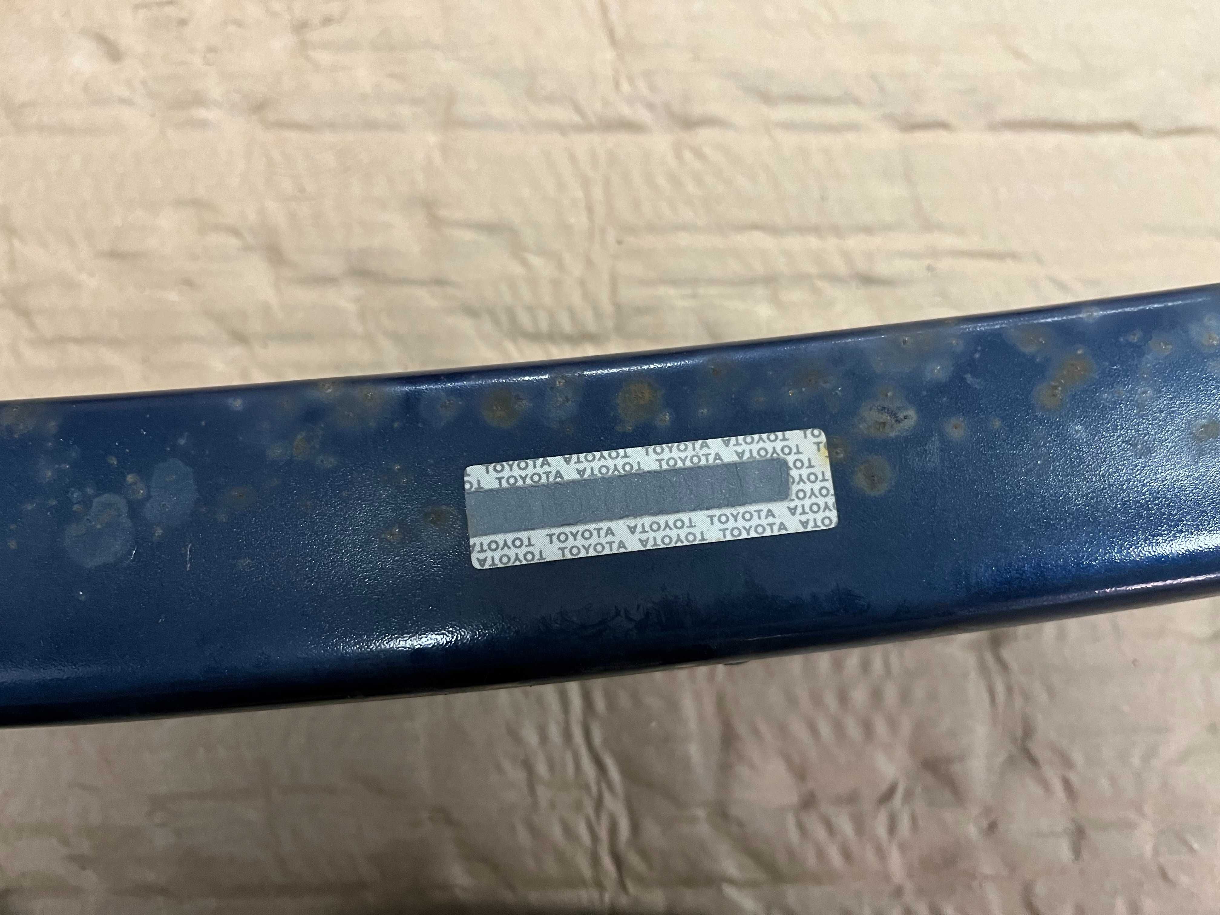 Гредата на предната броня за Toyota Corolla Verso 2003 г.