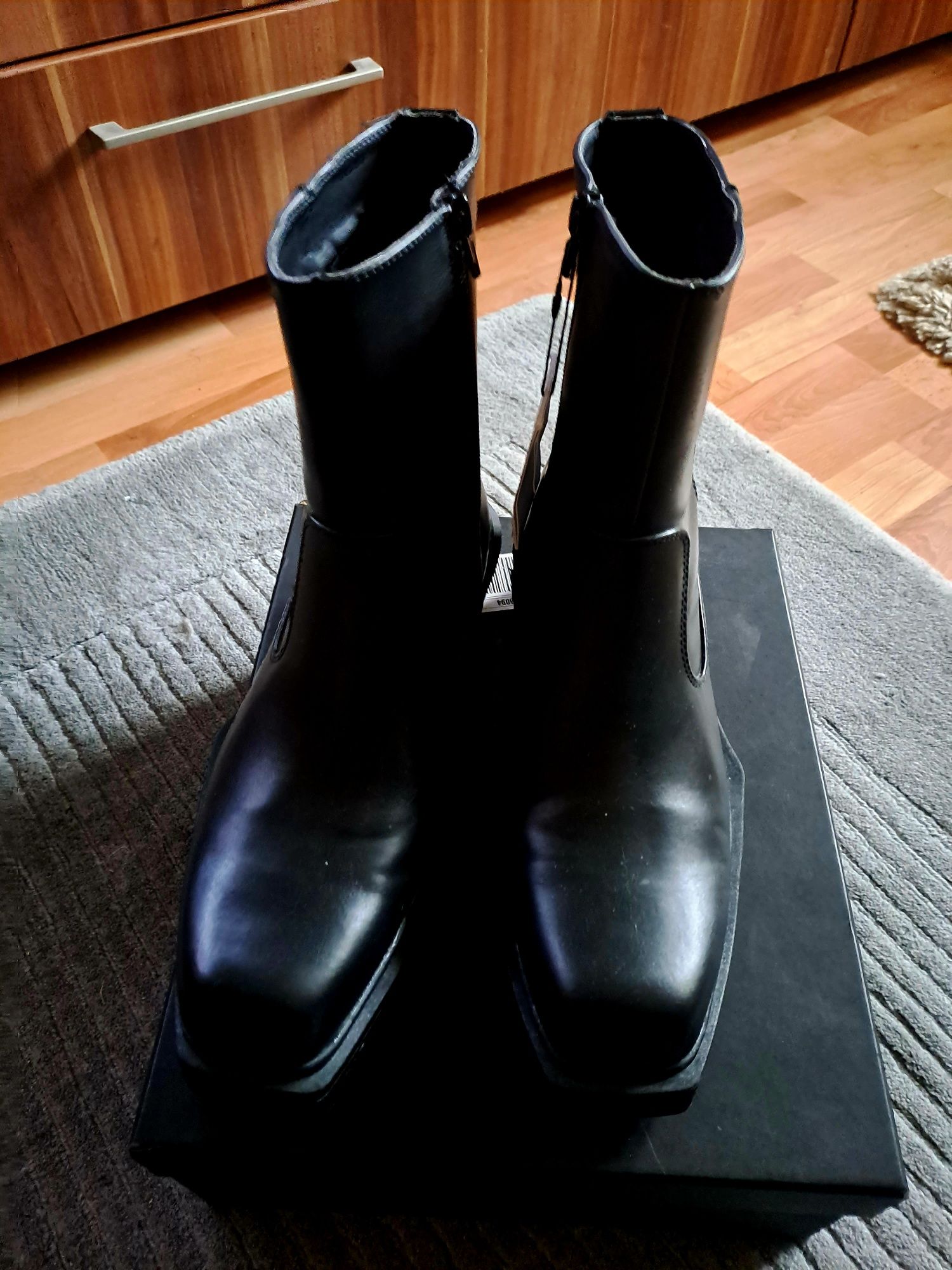 Ghete Bershka cu talpa volum 6 cm,model Rick Owens