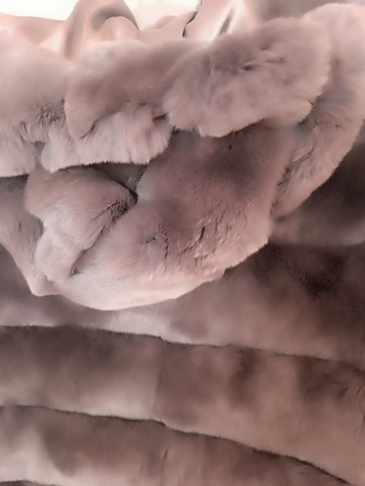 Намаление! Късо палто с качулка от естествен косъм