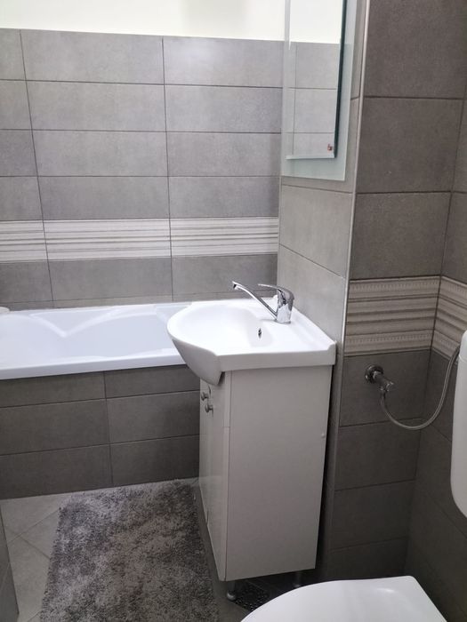 Închiriez garsonieră