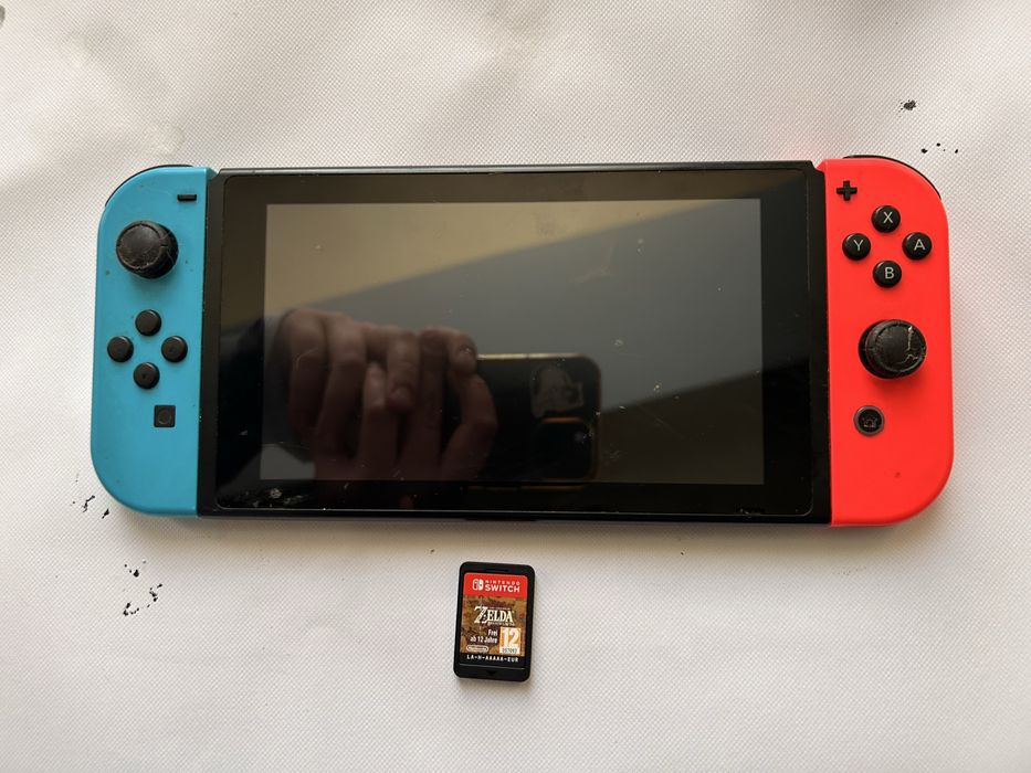 Nintendo Switch + Zelda Breath of the wild