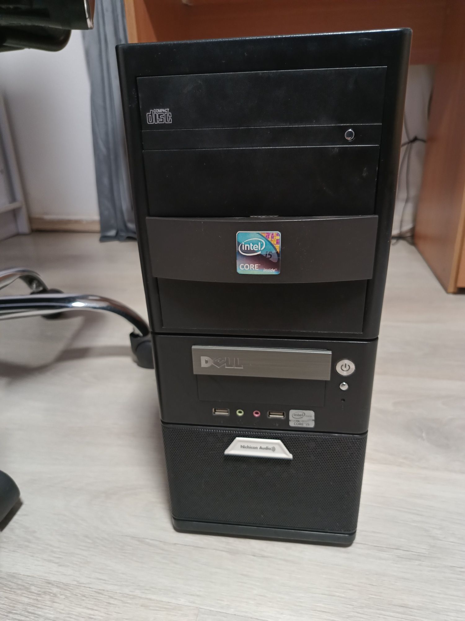 Se vinde PC și scaun