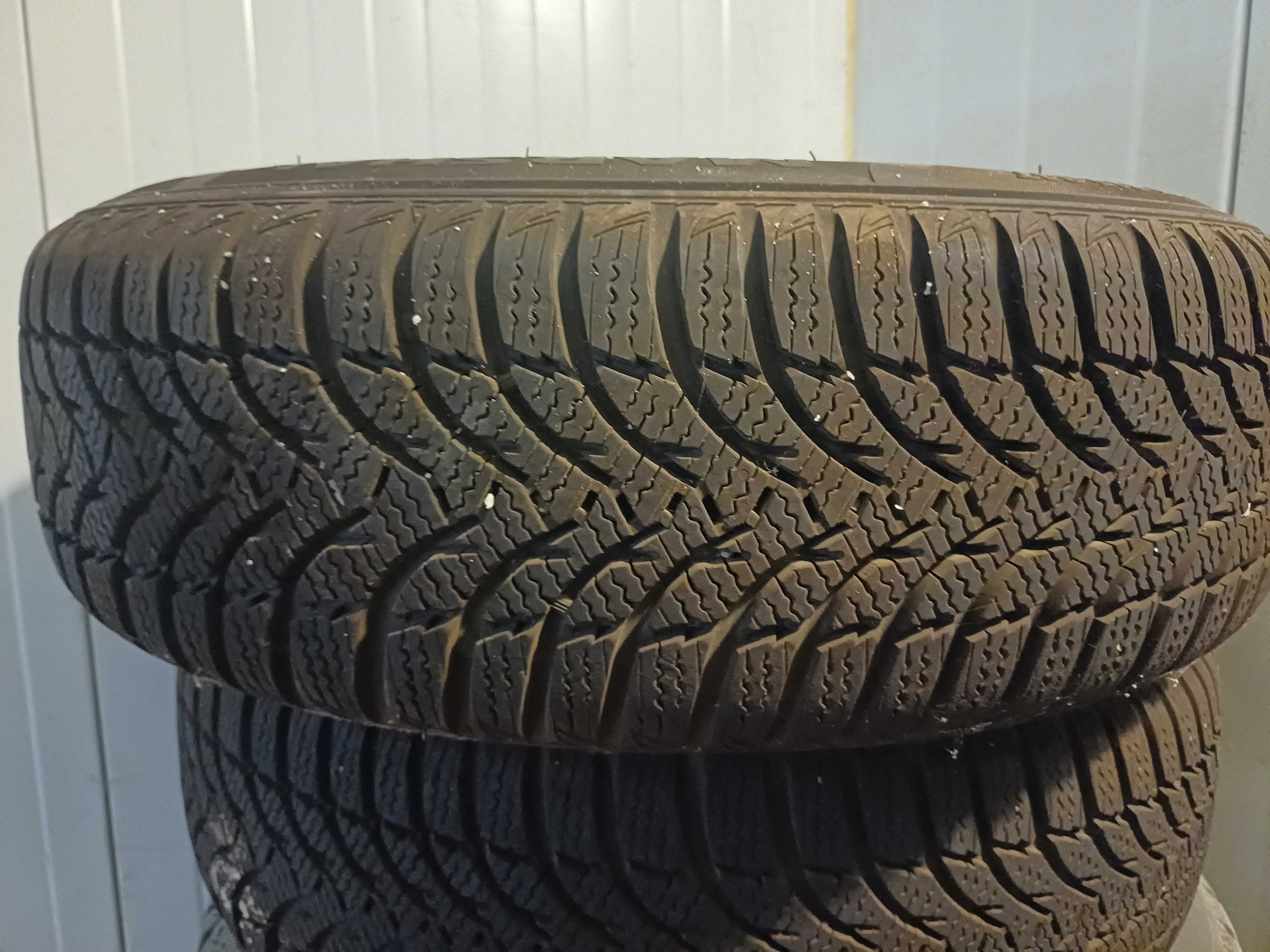 Продавам 2бр. зимни гуми 15"