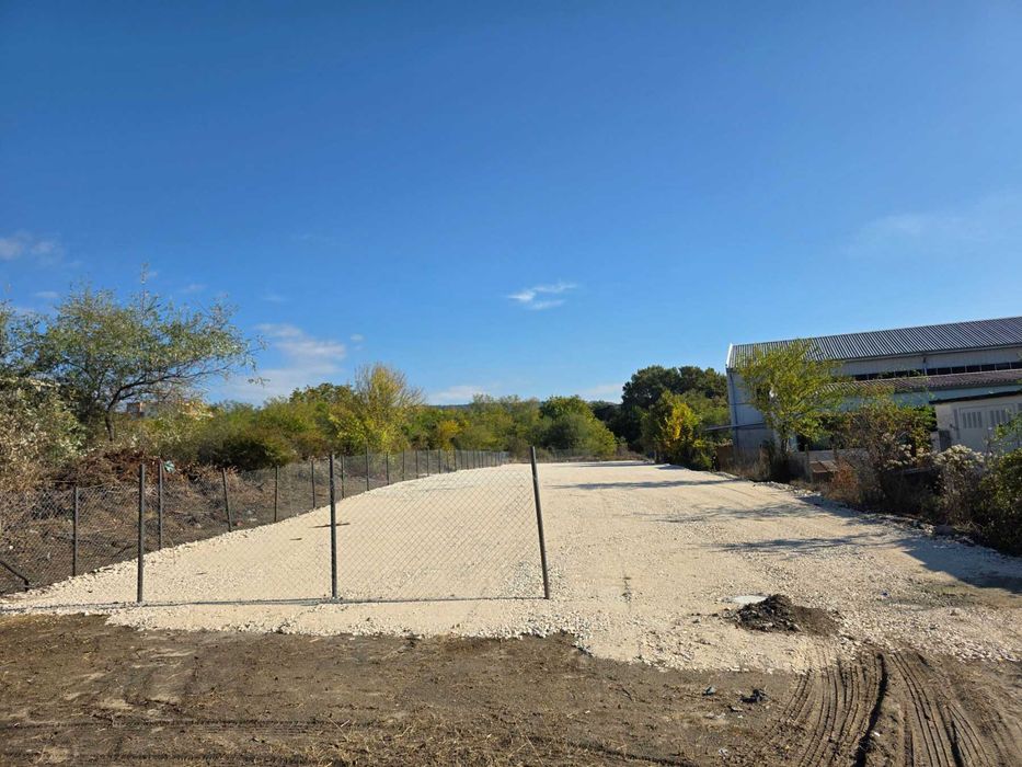 Дава се под наем Парцел в Варна, Западна промишлена зона - 1000 кв.м за 1020 € - Снимка #1