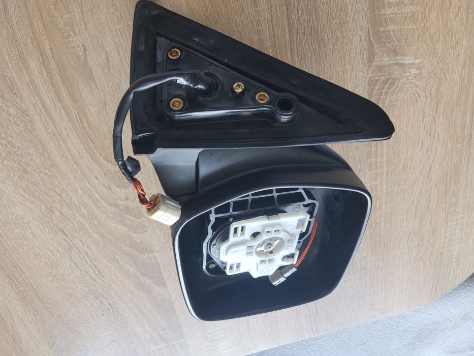 Основа за дясно странично огледало на Тойота Ланд Круизер