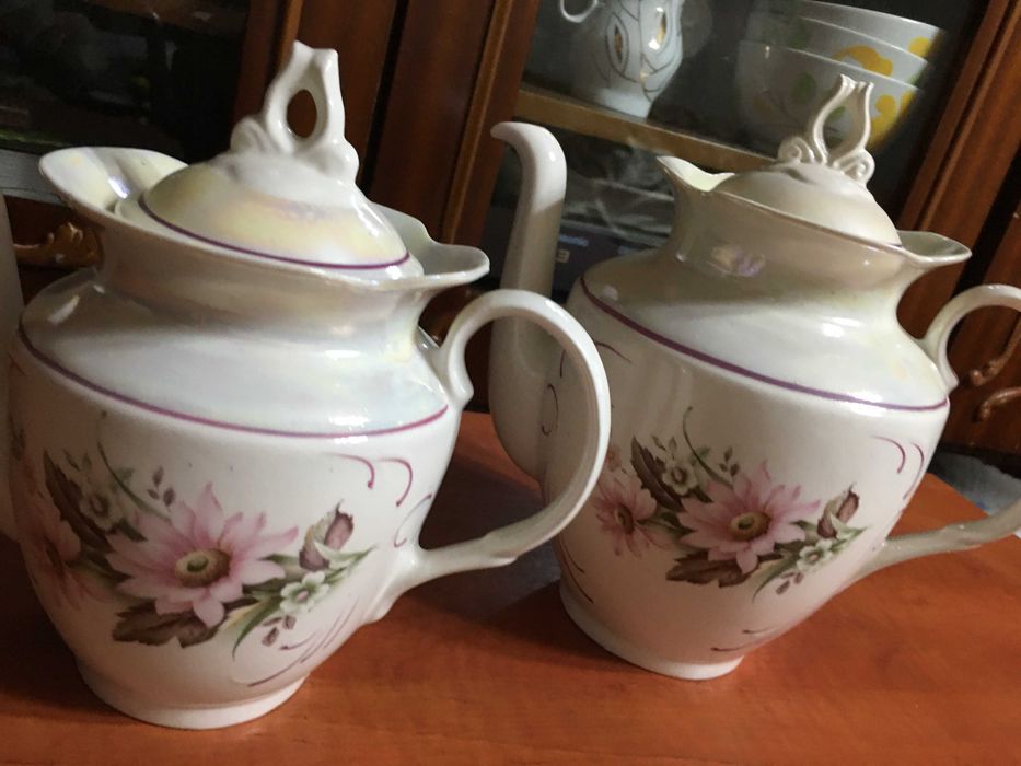 Набор чайников легкий фарфор СССР -обьем 800+полтора литра-новый